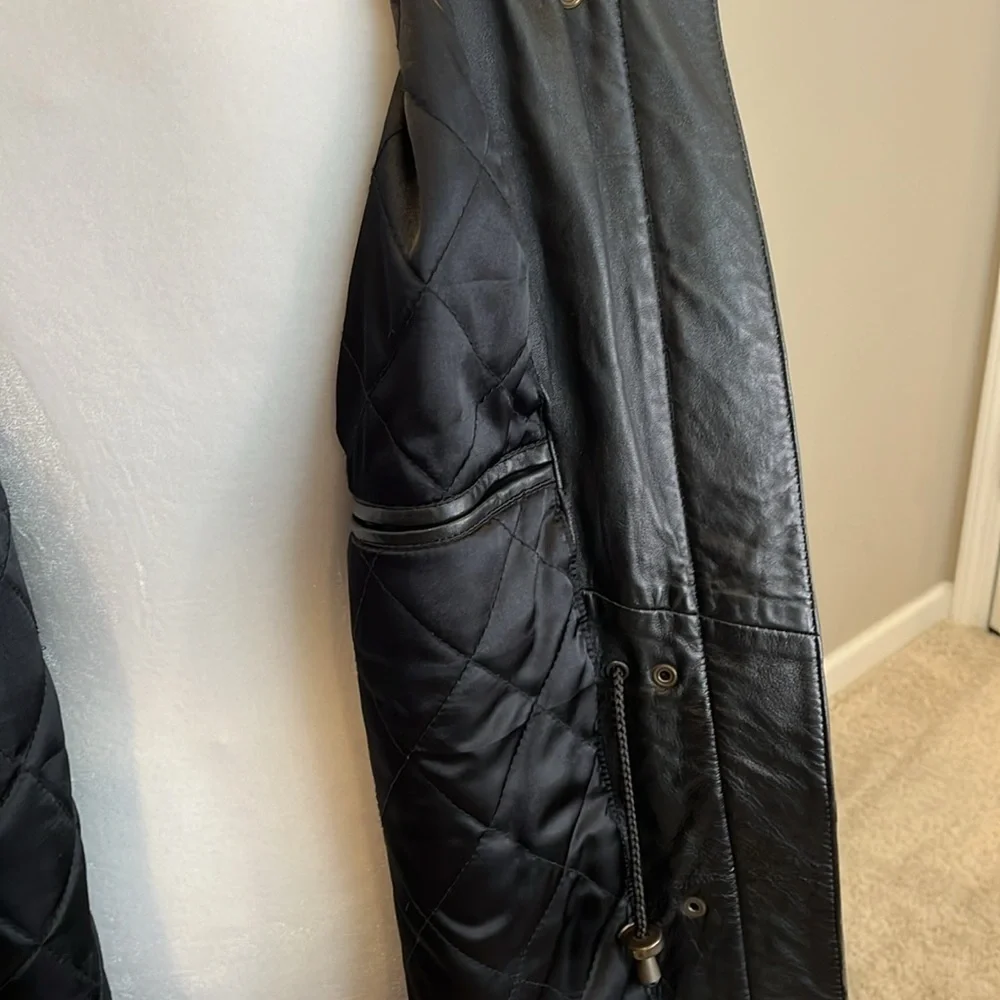 Vintage men’s SZ sm black leather coat w/fur trim hood.  Hits below the hips.